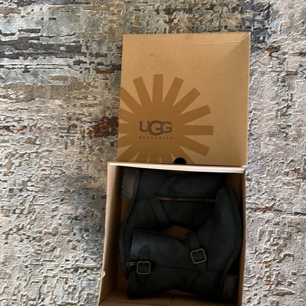 Ugg Chaney Boots - Picture 13 of 13